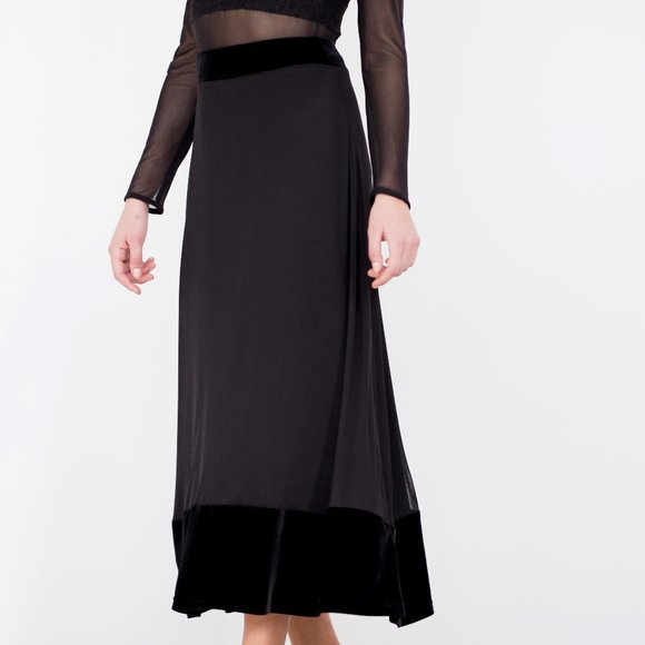 Long black skirt with velvet elastic waistband - Picture 1 of 3